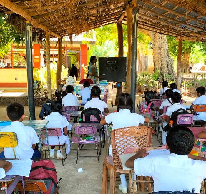 medaoya vidyalaya classroom